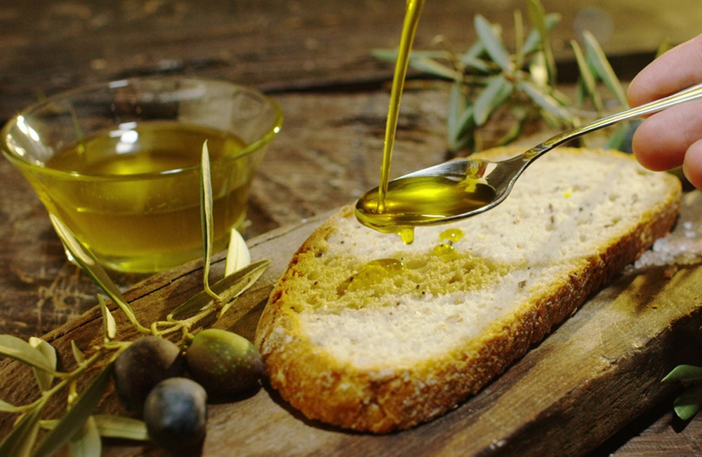 Acqua, olio e dintorini, degustazione dell'olio della Valle Roveto a Alba Fucens